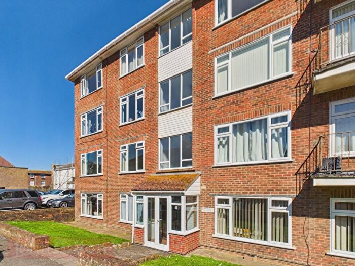 2 Bedroom Flat For Sale In Park Crescent, Rottingdean, BN2