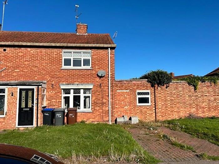 2 Bedroom End Of Terrace House For Sale In Aynho Crescent, Northampton, NN2