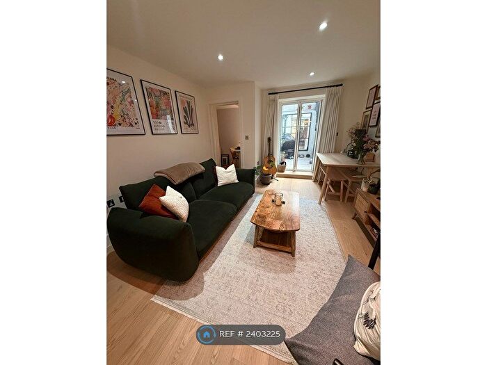 2 Bedroom Flat To Rent In Fulham Park Road, London, SW6