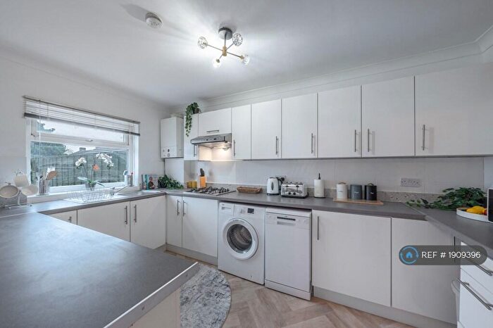 3 Bedroom End Of Terrace House To Rent In Heathway, Dagenham, RM10