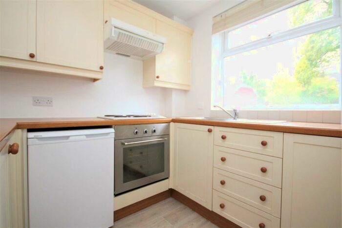 2 Bedroom Flat To Rent In Chesham Road, Guildford, GU1