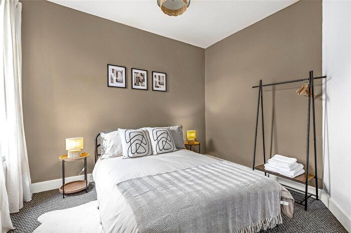 2 Bedroom Flat To Rent In Belton Road, London, E11