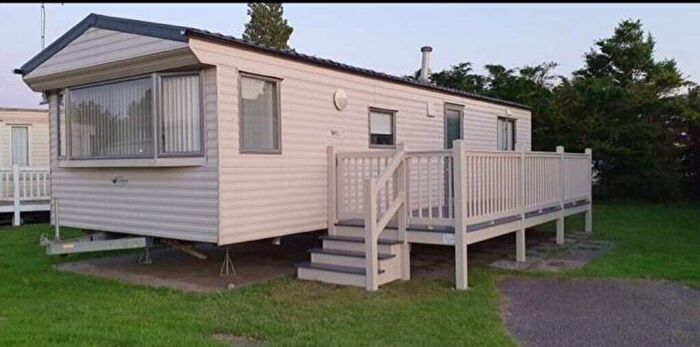 2 Bedroom Mobile/park Home For Sale In Naze Marine, Walton-On-The-Naze, CO14