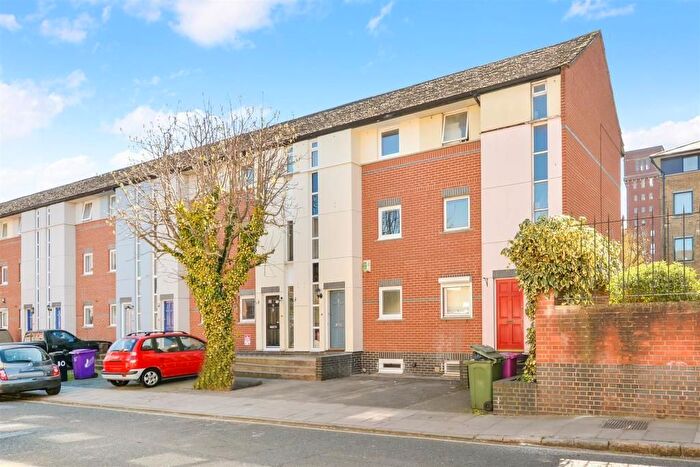 4 Bedroom Town House To Rent In Blondin Street, Bow, Fish Island, Mile End, Bow, Old Ford, Olympic Park, London, E3