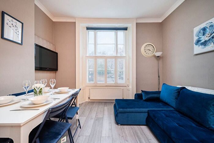 2 Bedroom Flat To Rent In Oakley Square, Camden, NW1