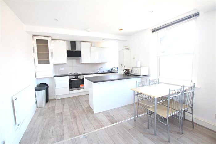 3 Bedroom Apartment To Rent In Gould Terrace, London, E8