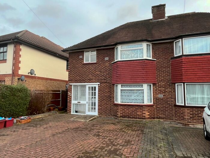 4 Bedroom Semi-Detached House To Rent In Hatton Road, Bedfont, Feltham, TW14