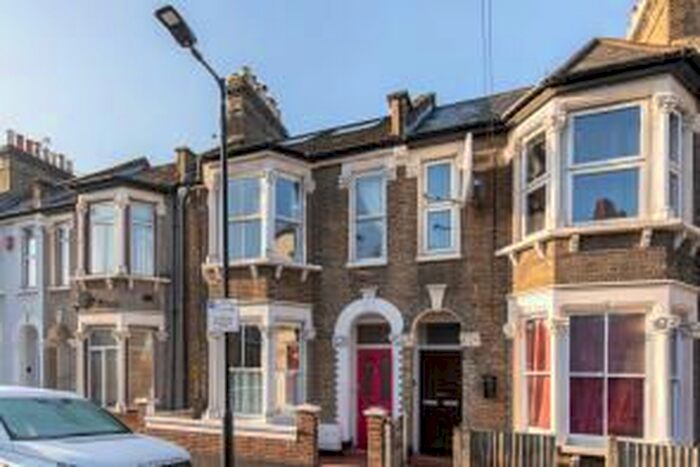 5 Bedroom Semi-Detached House To Rent In Ethnard Road, Bermondsey, SE15