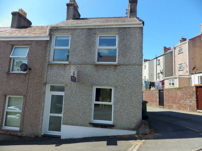 2 Bedroom End Of Terrace House To Rent In Edward Street, Caernarfon, Gwynedd, LL55