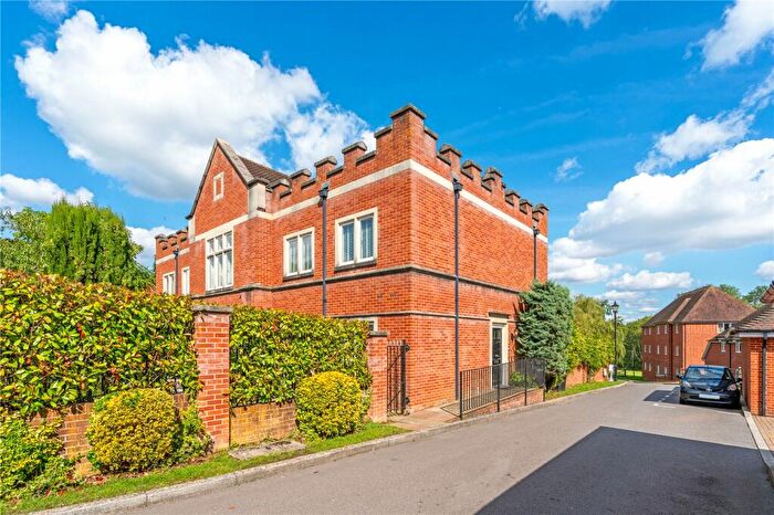 3 Bedroom End Of Terrace House For Sale In Abbey Gardens, Upper Woolhampton, Reading, Berkshire, RG7