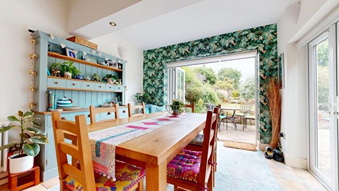 4 Bedroom Detached House For Sale In Spa Road, Weymouth, DT3