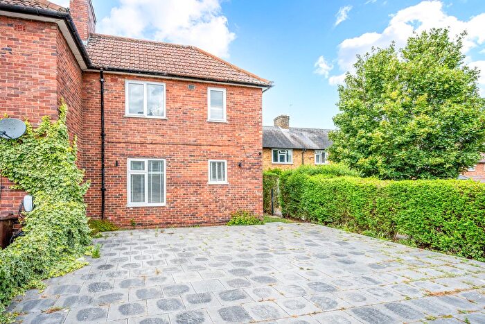 3 Bedroom End Of Terrace House For Sale In Burnham Road, Morden, SM4