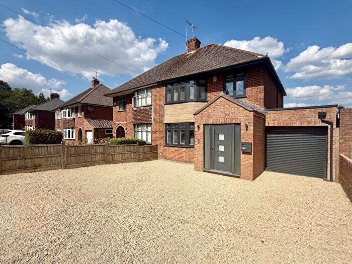 3 Bedroom Semi Detached House For Sale In St. Michaels Avenue, Yeovil, Somerset, BA21