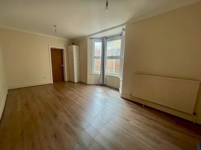 2 Bedroom Flat To Rent In Upton Lane, London, E7
