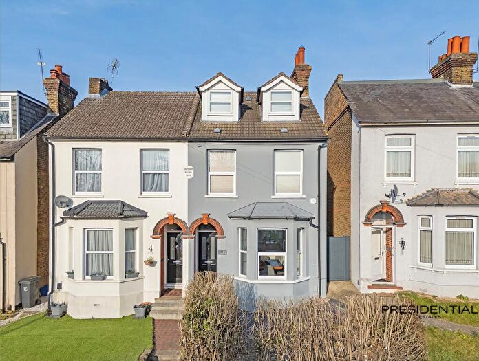 3 Bedroom Semi Detached House For Sale In Honey Lane, Waltham Abbey, EN9