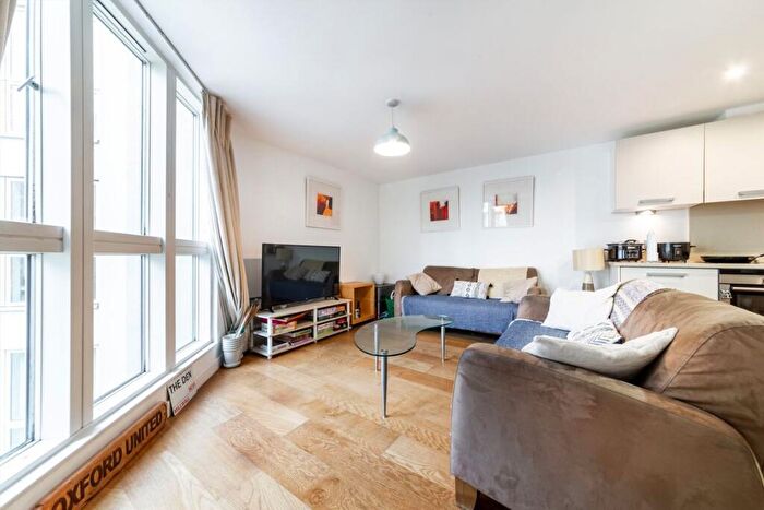 2 Bedroom Flat For Sale In Water Gardens Square, London, SE16