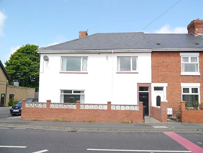 4 Bedroom End Of Terrace House For Sale In Hawthorn Terrace, Walbottle, NE15