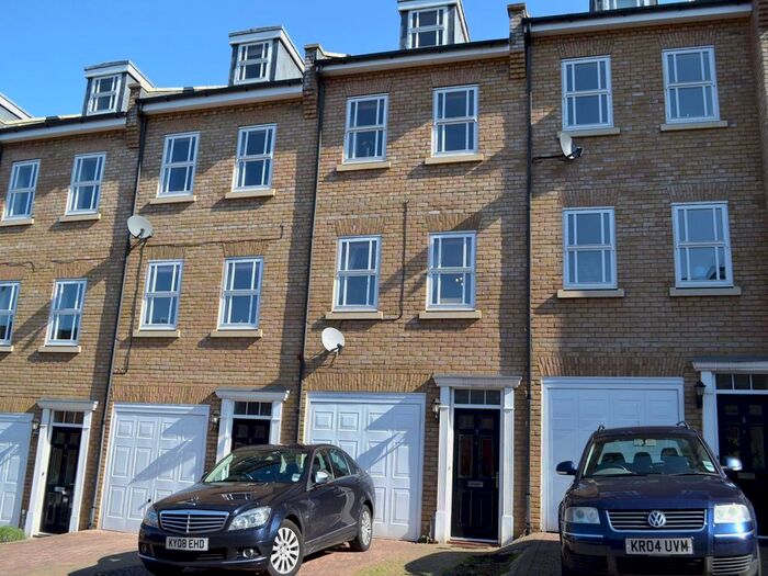 4 Bedroom Town House To Rent In Queen Street, Hitchin, SG4