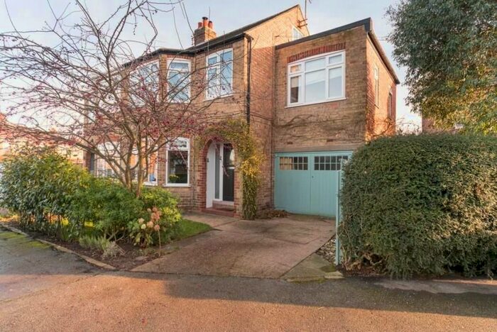 4 Bedroom Semi-Detached House To Rent In The Paddock, Beverley HU17