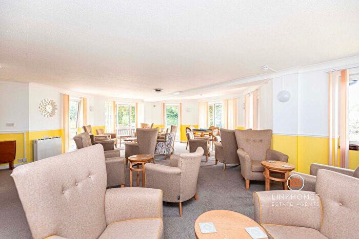 1 Bedroom Retirement Property For Sale In Wentworth Drive, Broadstone, BH18 - Photo 8