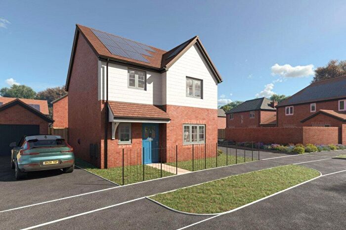 3 Bedroom Detached House For Sale In Sutton Drive, Kettering, Northamptonshire, NN16