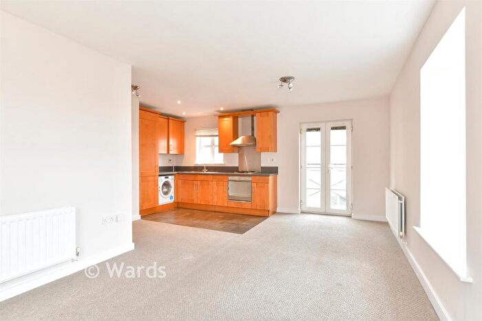 2 Bedroom Apartment For Sale In Sandpiper Close, Greenhithe, Kent, DA9