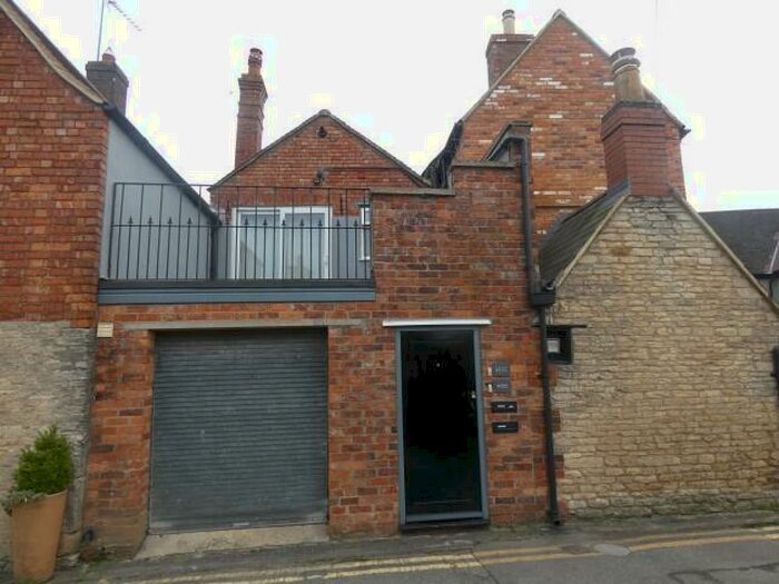 2 Bedroom Flat To Rent In Market Square, Higham Ferrers, Northamptonshire, NN10