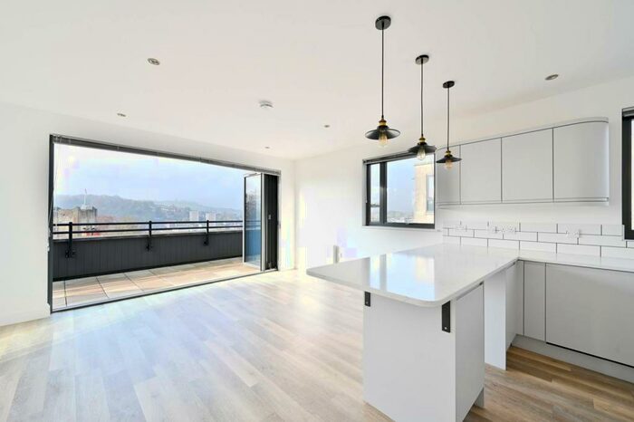 2 Bedroom Flat To Rent In Sydenham Road, , Guildford, GU1