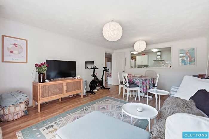 2 Bedroom Flat For Sale In Hermitage Court, Knighten Street, London, E1W