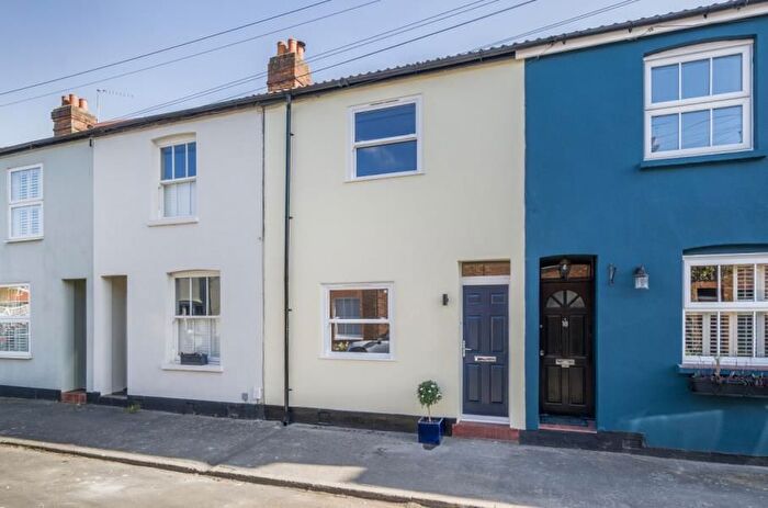 2 Bedroom Terraced House To Rent In Weybridge, Surrey, KT13