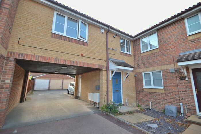 3 Bedroom Flat To Rent In Donald Woods Gardens, Surbiton KT5