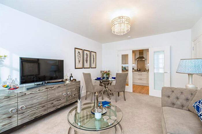 2 Bedroom Apartment For Sale In The Cloisters High Street, Buckinghamshire, HP16