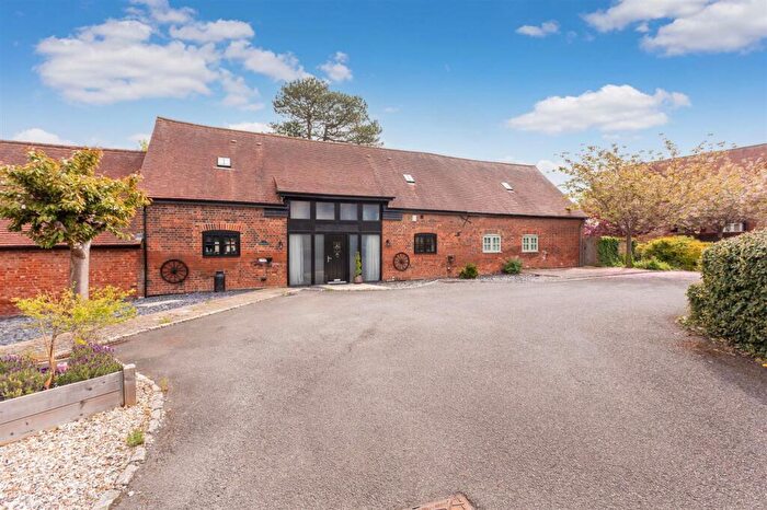 3 Bedroom Barn Conversion For Sale In Hill Road, Lewknor, OX49