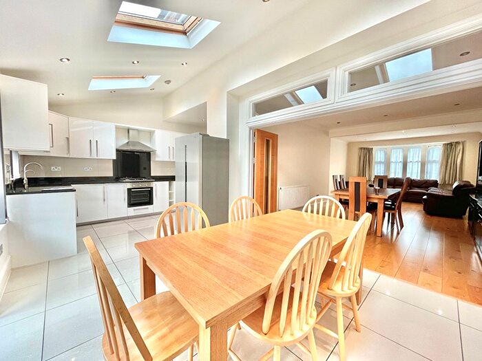 4 Bedroom Semi-Detached House To Rent In Cissbury Ring South, London, N12