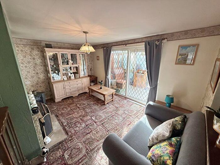 3 Bedroom Terraced House For Sale In High Street, Wing, LU7