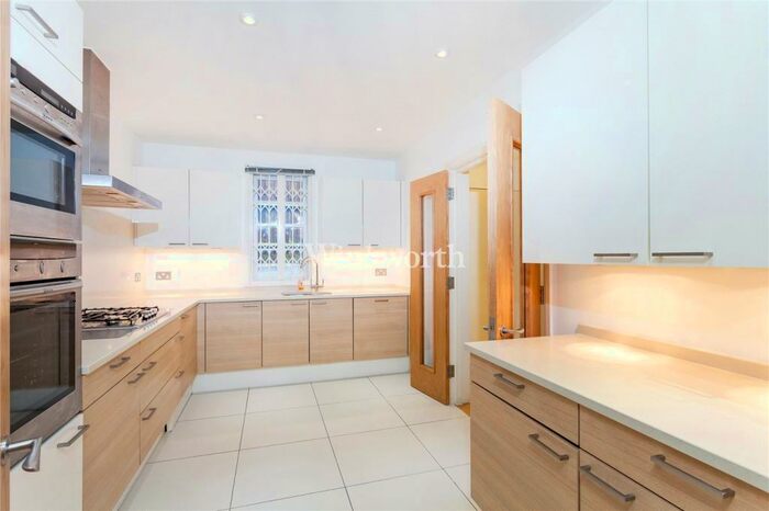 3 Bedroom Apartment To Rent In Grafton Court, Finchley Road, London, NW11