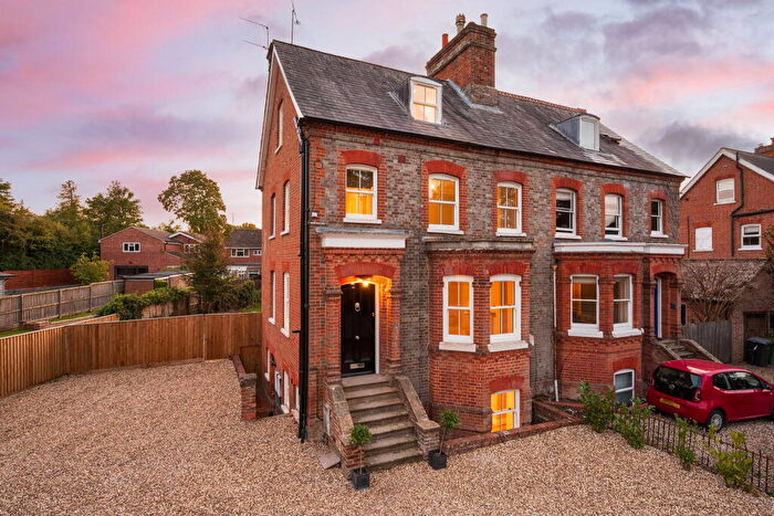 6 Bedroom Semi-Detached House For Sale In Oxford Road, Newbury, RG14