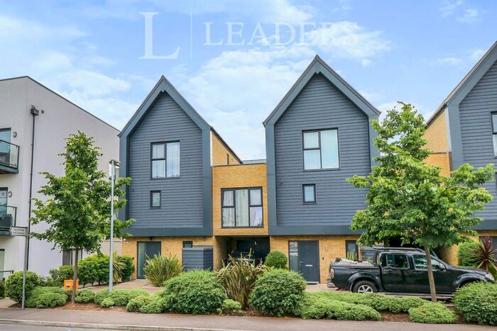 4 Bedroom Semi-Detached House To Rent In St. Clements Avenue, Romford, RM3