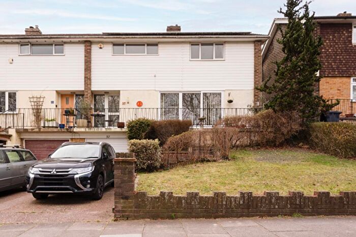 3 Bedroom Semi-Detached House For Sale In Crespin Way, Brighton, BN1