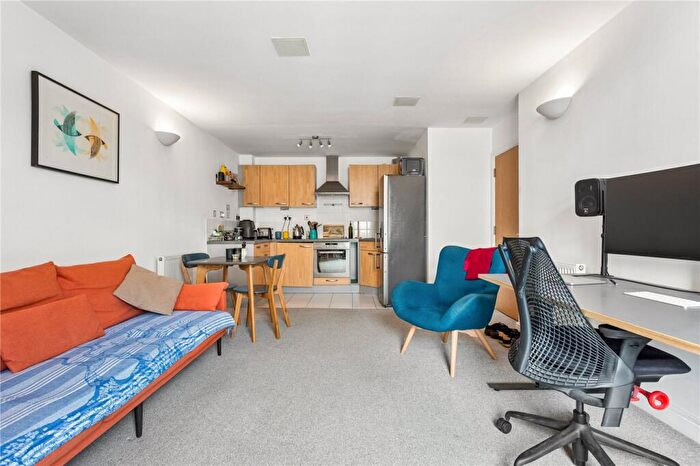 1 Bedroom Apartment To Rent In Martello Street, London, E8