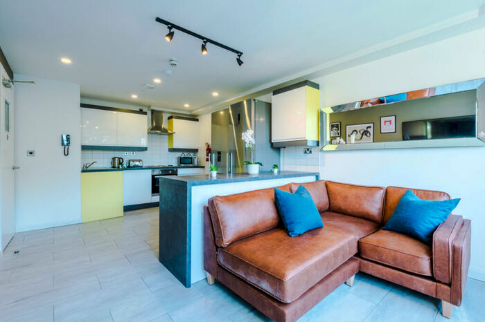 5 Bedroom Flat To Rent In Jesmond View, Newcastle, NE2