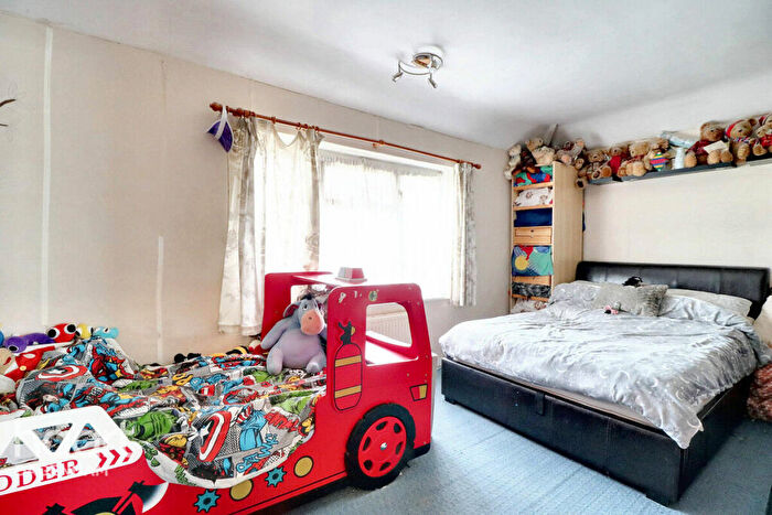 2 Bedroom End Of Terrace House For Sale In Babington Road, Dagenham, RM8