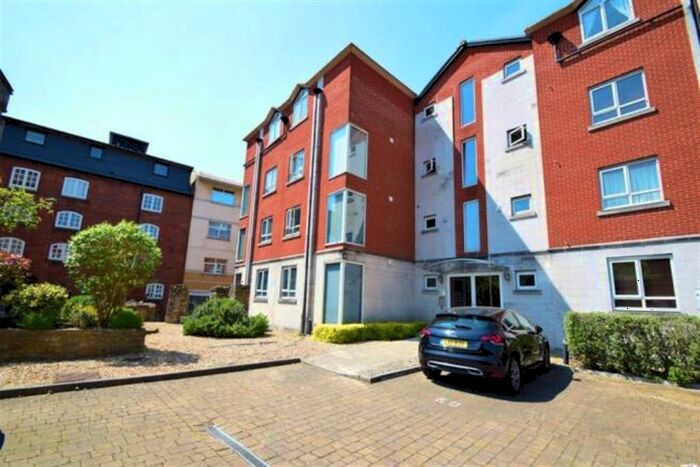 2 Bedroom Flat To Rent In Gloucester Square, Southampton, SO14