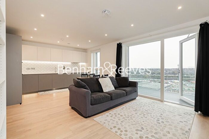 2 Bedroom Flat To Rent In Cedrus Avenue, Southall, UB1