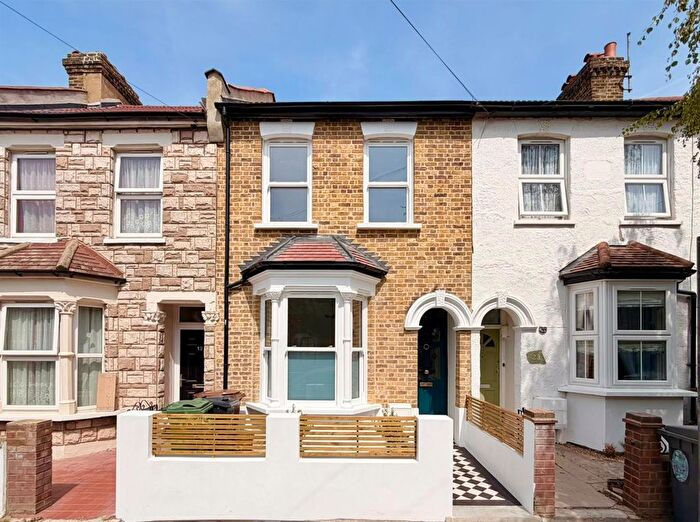 4 Bedroom Property For Sale In Gloucester Road, London, E17