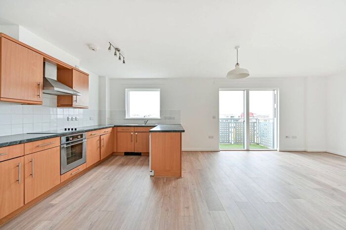 2 Bedroom Flat For Sale In Prince Regent Road, Hounslow, TW3