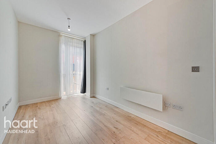 1 Bedroom Apartment For Sale In Clivemont Road, Maidenhead, SL6