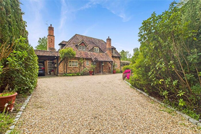 4 Bedroom Detached House For Sale In Scotts Grove Road, Chobham, Surrey, GU24