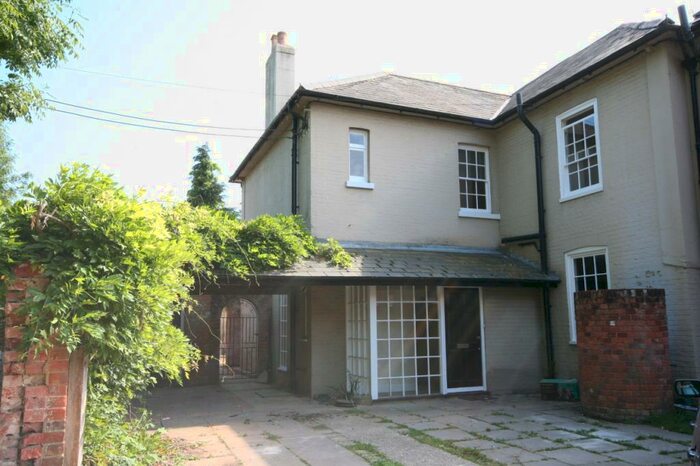 4 Bedroom Link Detached House To Rent In Winchester Hill, Romsey, Hampshire, SO51