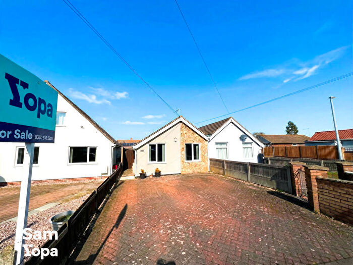 2 Bedroom Bungalow For Sale In Burrs Road, Clacton-on-sea, CO15